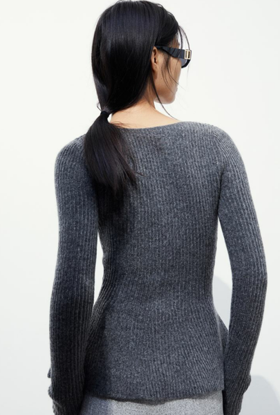 Жіночий приталений светр з вирізом Н&М (56328) XS Сірий 56328 фото