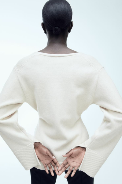Жіночий светр з V-подібним вирізом Н&М (56344) XS Світло-бежева 56344 фото