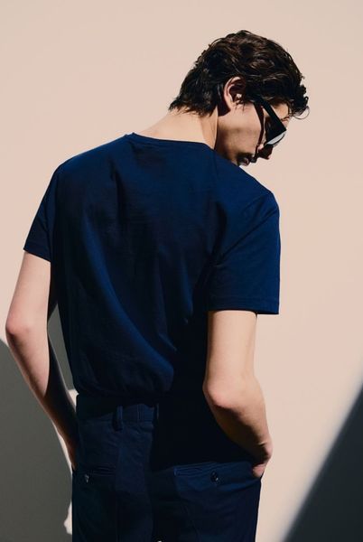 Чоловіча футболка з V-подібним вирізом Slim fit H&M (57142) S Темно-синя 57142 фото